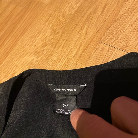 Club Monaco silk and lamb skin leather top with hidden front snaps. Size small - Picture 4 of 5